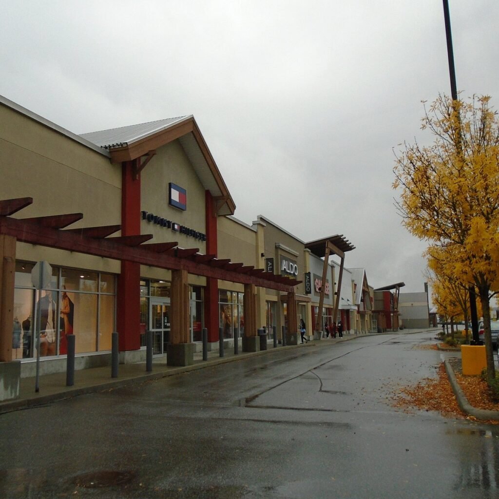 Queensborough Landing Outlet Mall: Real Estates Opportunities